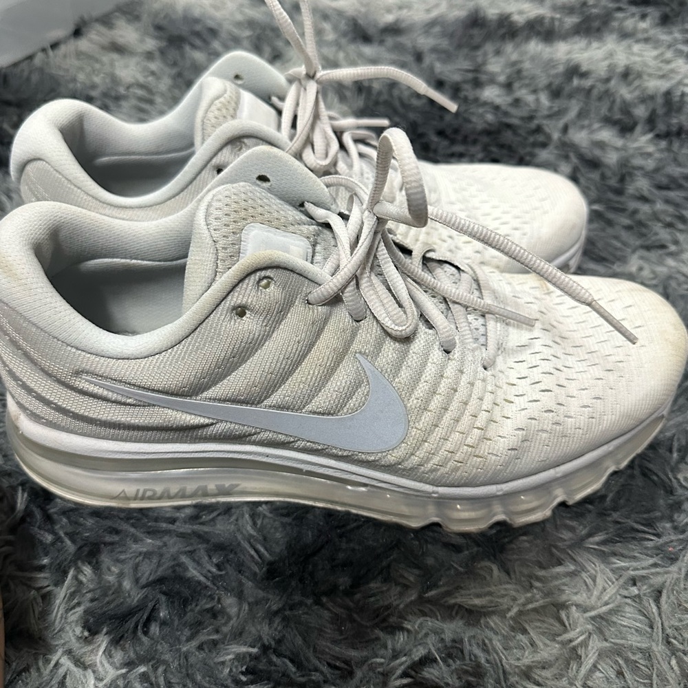 Nike - Picture 3 of 3